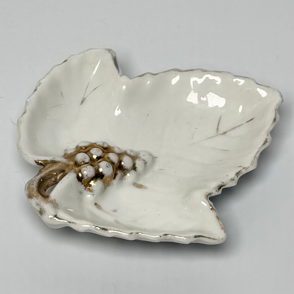 Vintage Occupied Japan Grape Leaf Dish Trinket Holder Gold‎ Trim
